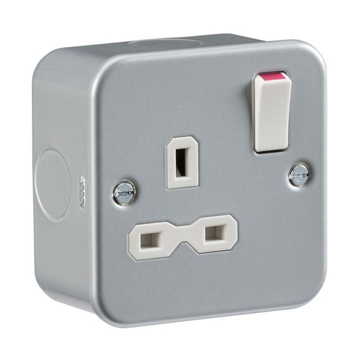 MLA Knightsbridge MR7000 Metal Clad Double Pole 1 Gang Switched Socket IP20 13A 230V