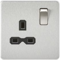 MLA-Knightsbridge Screwless Socket 1 Gang  Brushed Chrome  with Black Insert